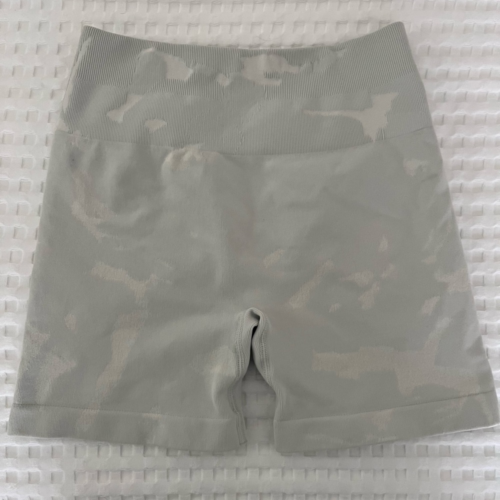 Aurola Shorts